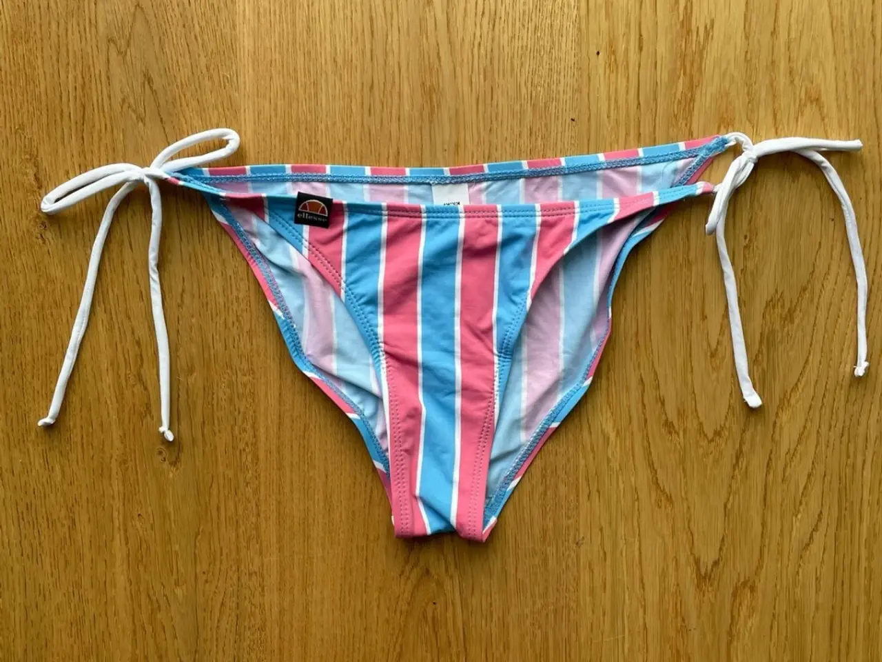 Billede 1 - Ellesse stribet bikiniunderdel