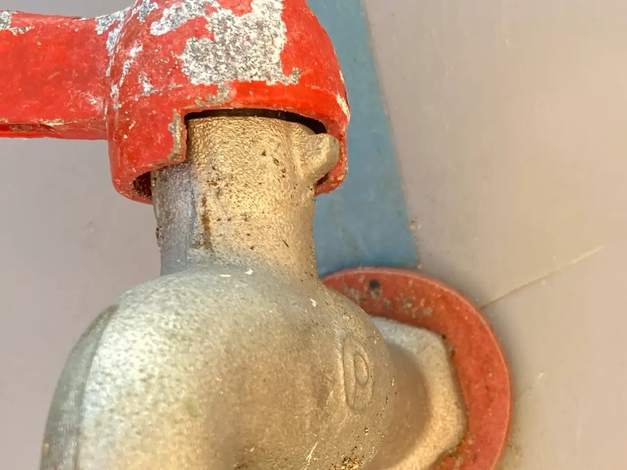 Billede 5 - Fiskekasse i hård plast, 80 liter