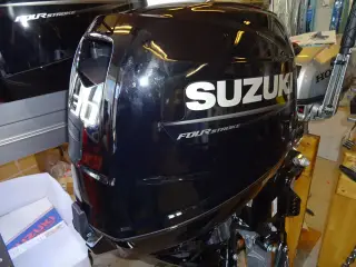 SUZUKI 25 OG 30 HK. WEST JUBI 40 ÅR PRIS NYE.