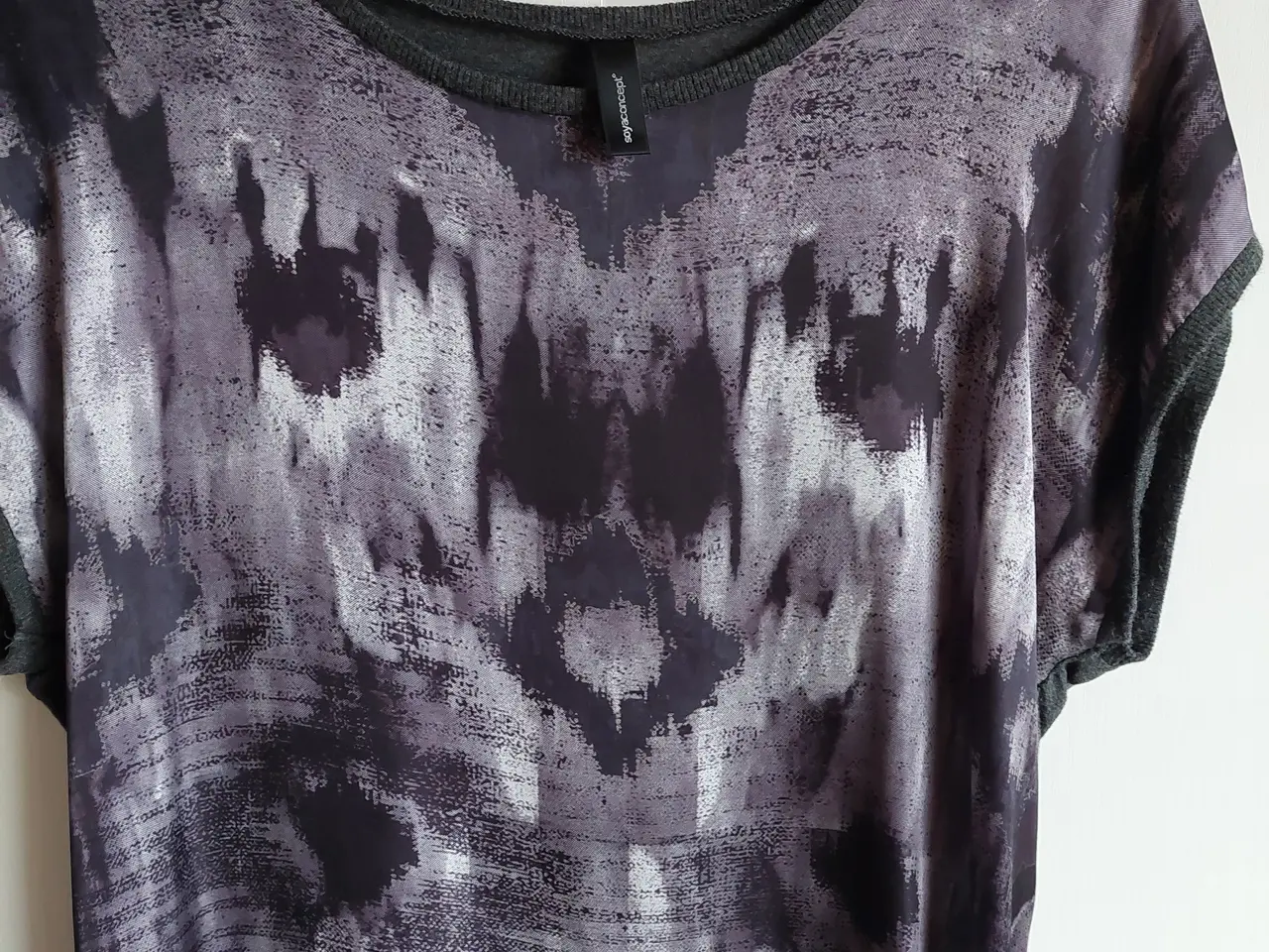 Billede 1 - T.shirt fra Soya Grålige og sorte farver