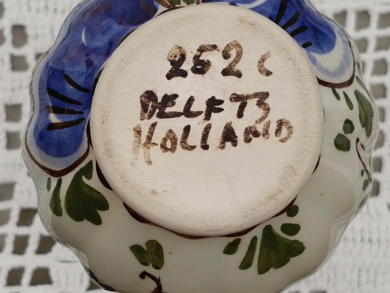 Billede 2 - Delft sæt med vaser og lågkrukke