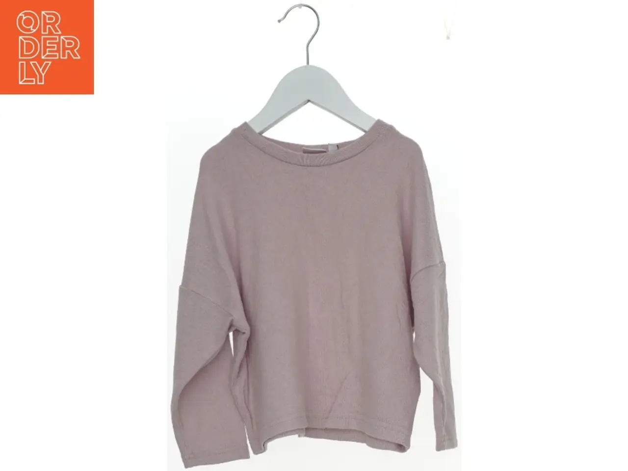 Billede 1 - Bluse fra Basic needs (str. 104 cm)
