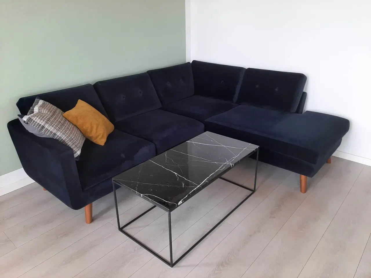 Billede 1 - Sofa - mørk blå velour