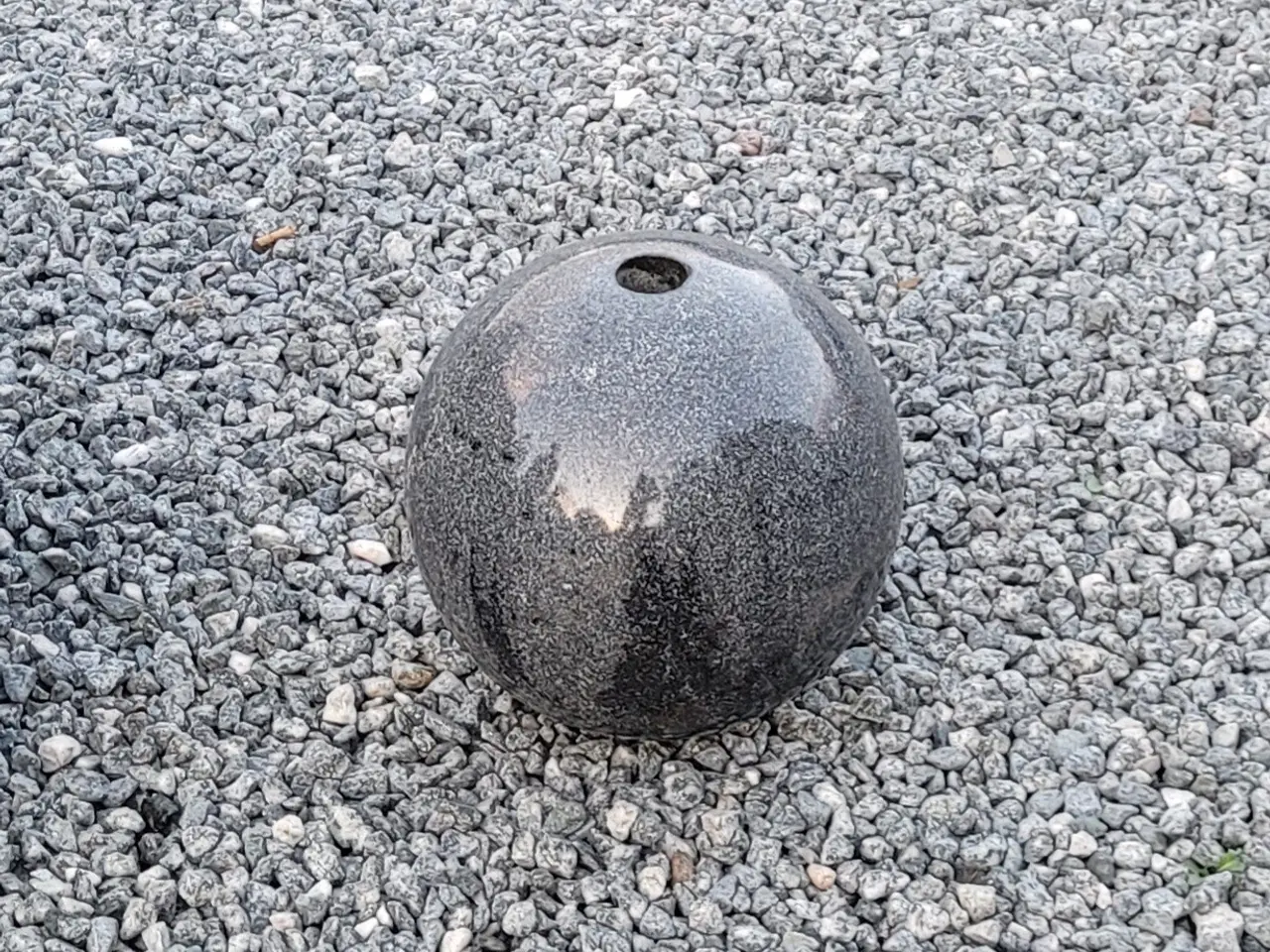 Billede 3 - Granit kugle eller blomster krukke