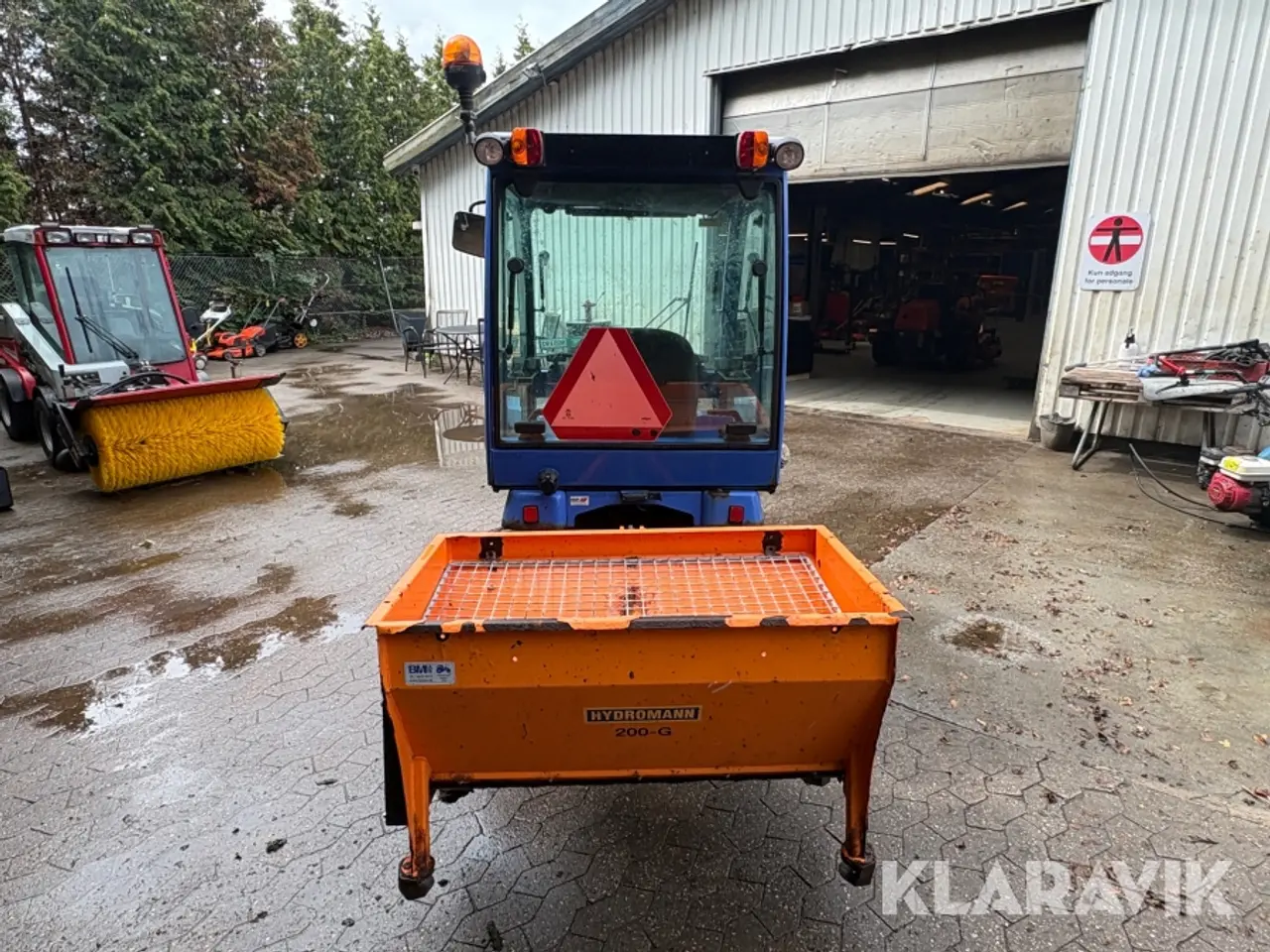 Billede 4 - Traktor Iseki TXG 23 med kost og saltspreder