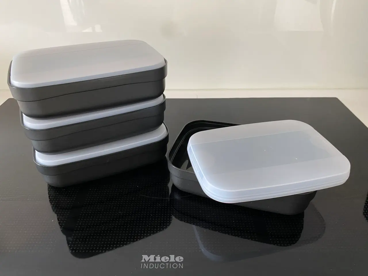 Billede 1 - 4 stk nye Tupperware Strato bokse i sort