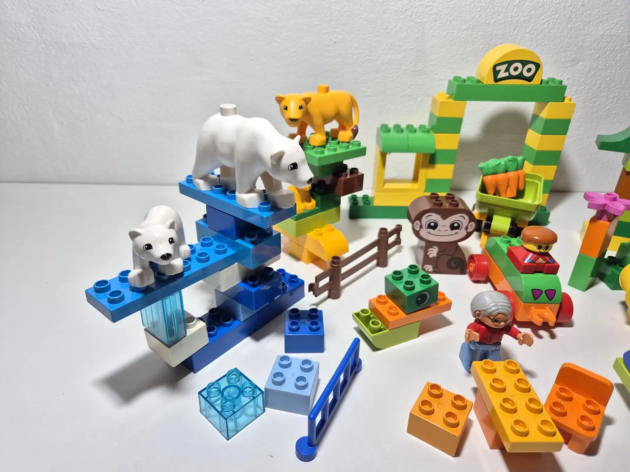 Billede 3 - Duplo Zoo Mange Dyr samt forskellige figurer og kl