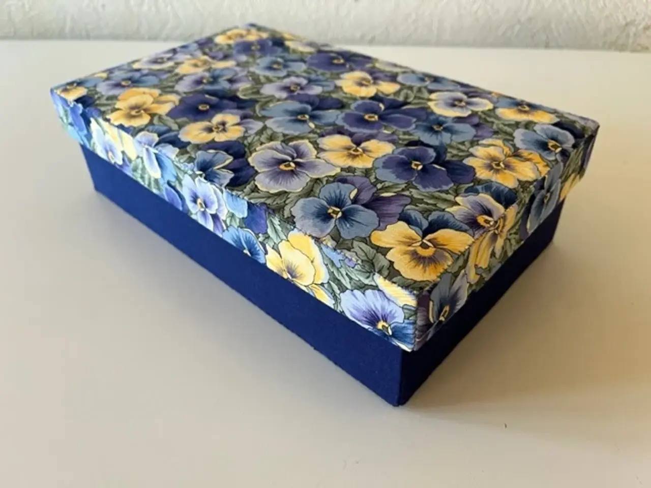 Billede 3 - Æske syet i patchwork