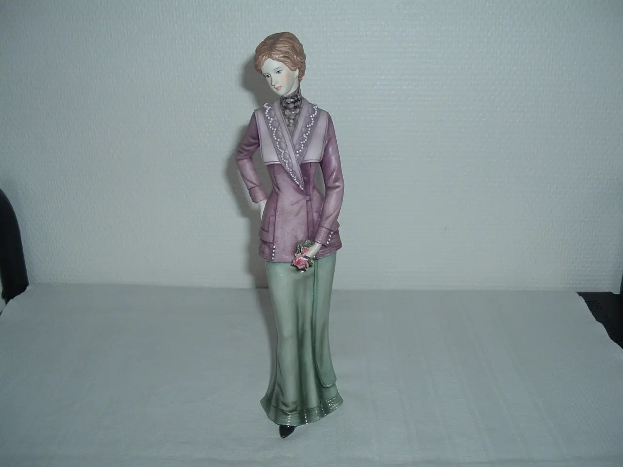 Billede 1 - Porcelænsfigur. Dame med blomsterbuket
