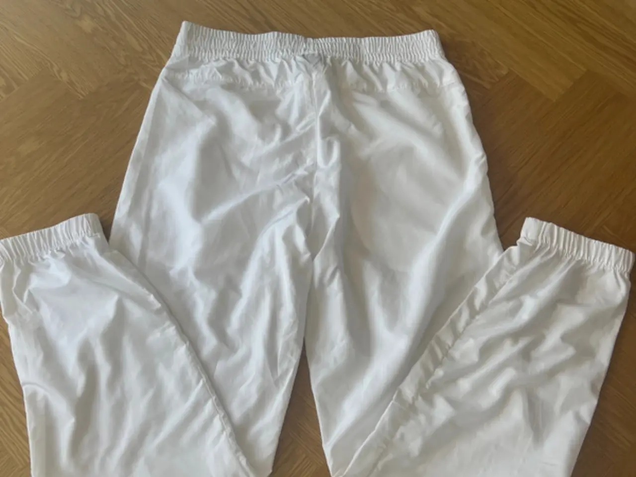 Billede 4 - Hvid EA7 tracksuit 
