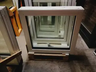 NYT TOPSTYRET VINDUE 66,8X62,3 KR 1.700