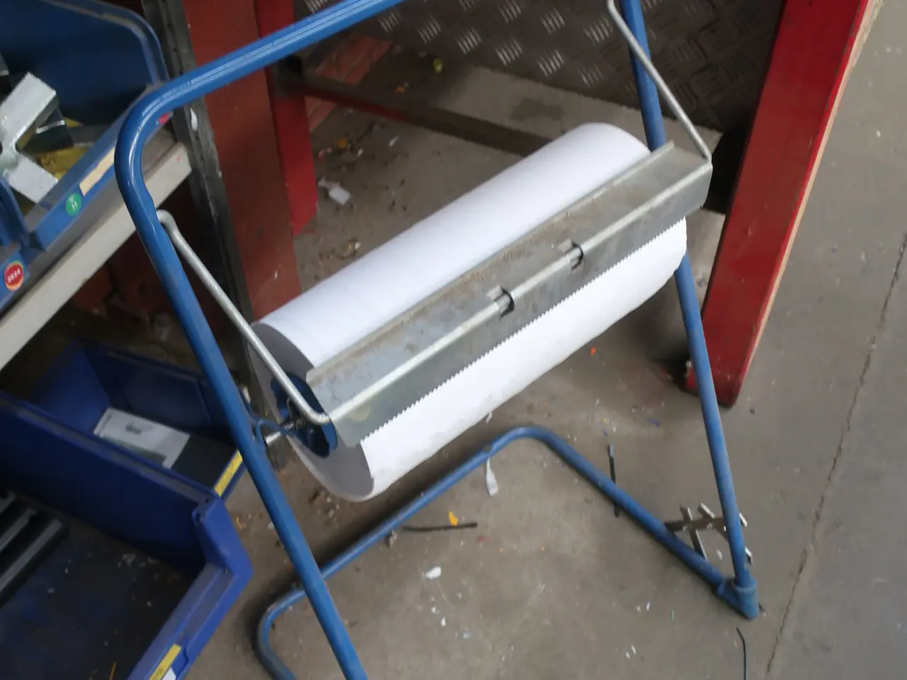 Billede 1 - Papirdispenser