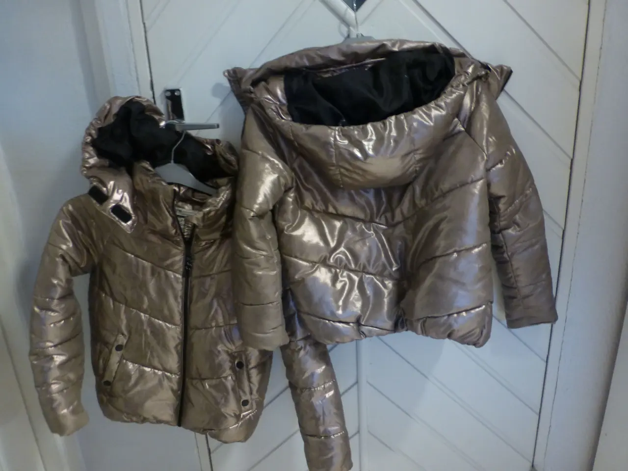 Billede 1 - Jakke Metallic M/Hætte Str 140/10år