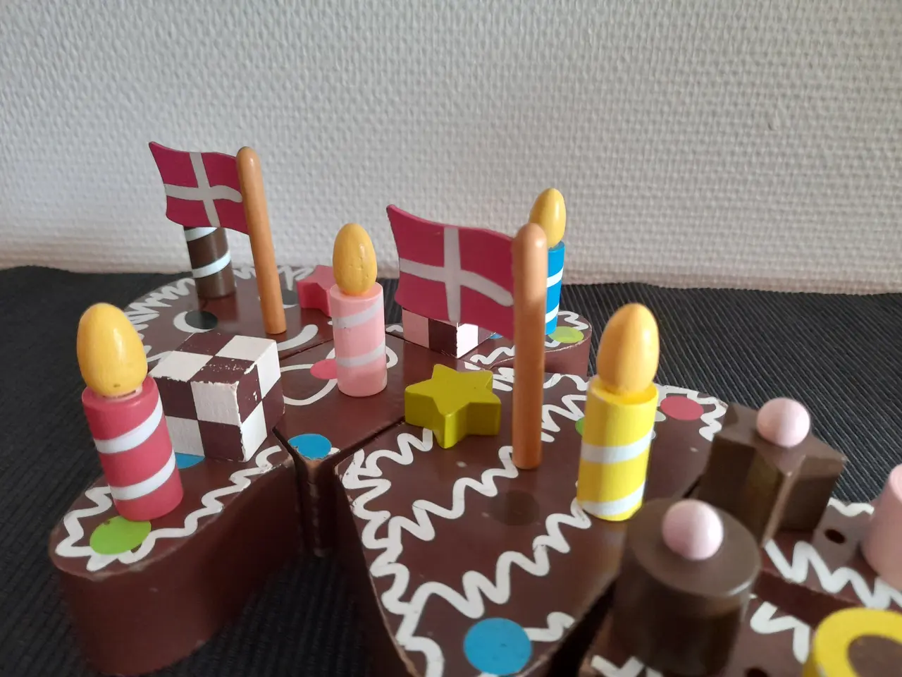 Billede 4 - Mamamemo kagekone med flag, lys og slik.