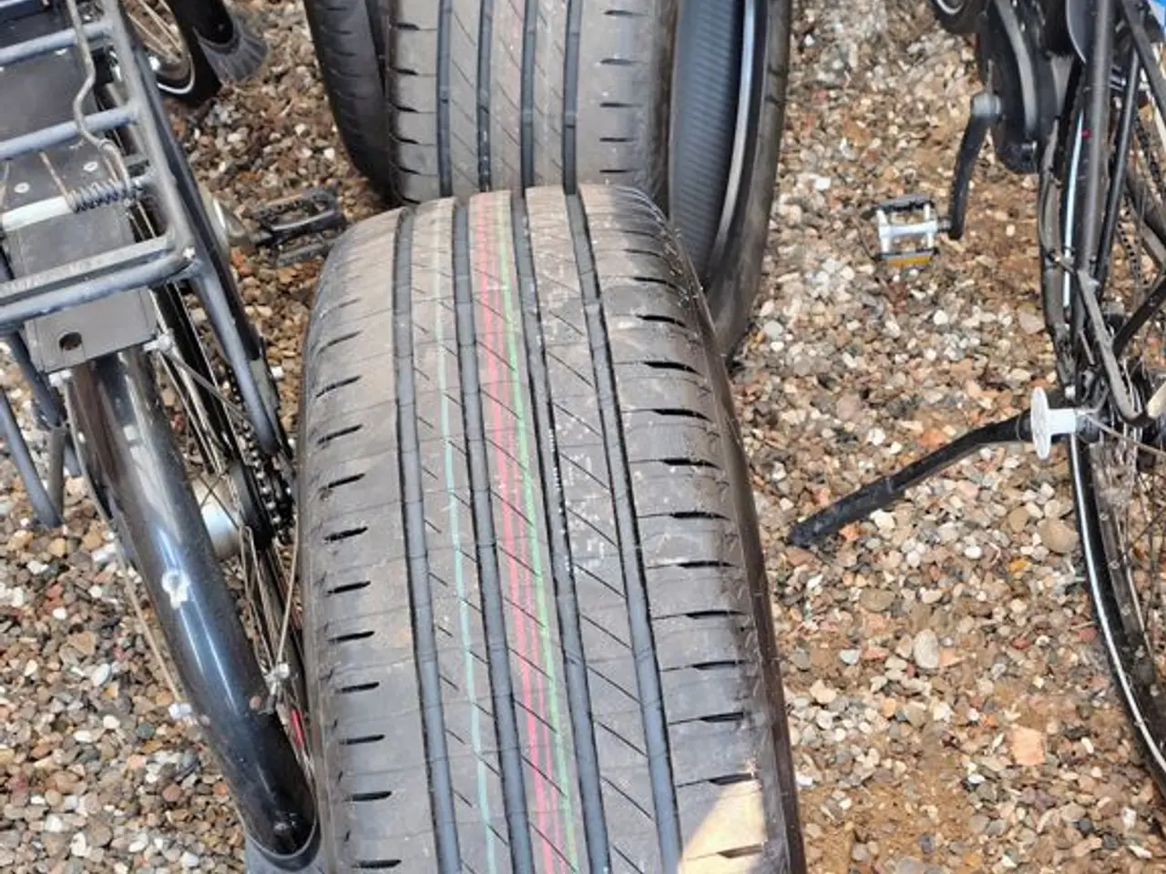 Billede 4 - Nye ubrugte sommerdæk mrk. Bridgestone 235/60 R 18