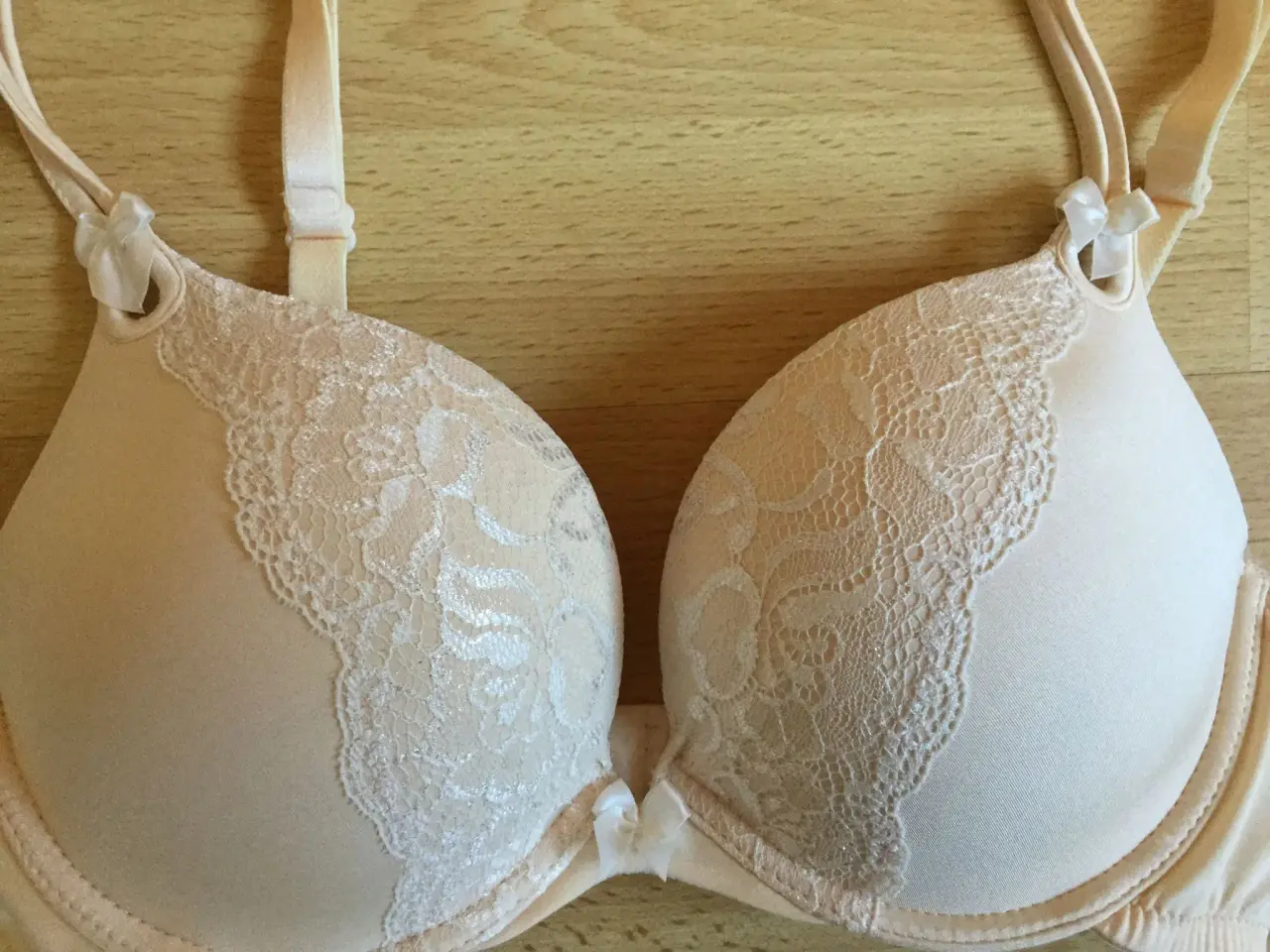 Billede 2 - BH - Ny Hunkemøller push up i  str. 75 / B
