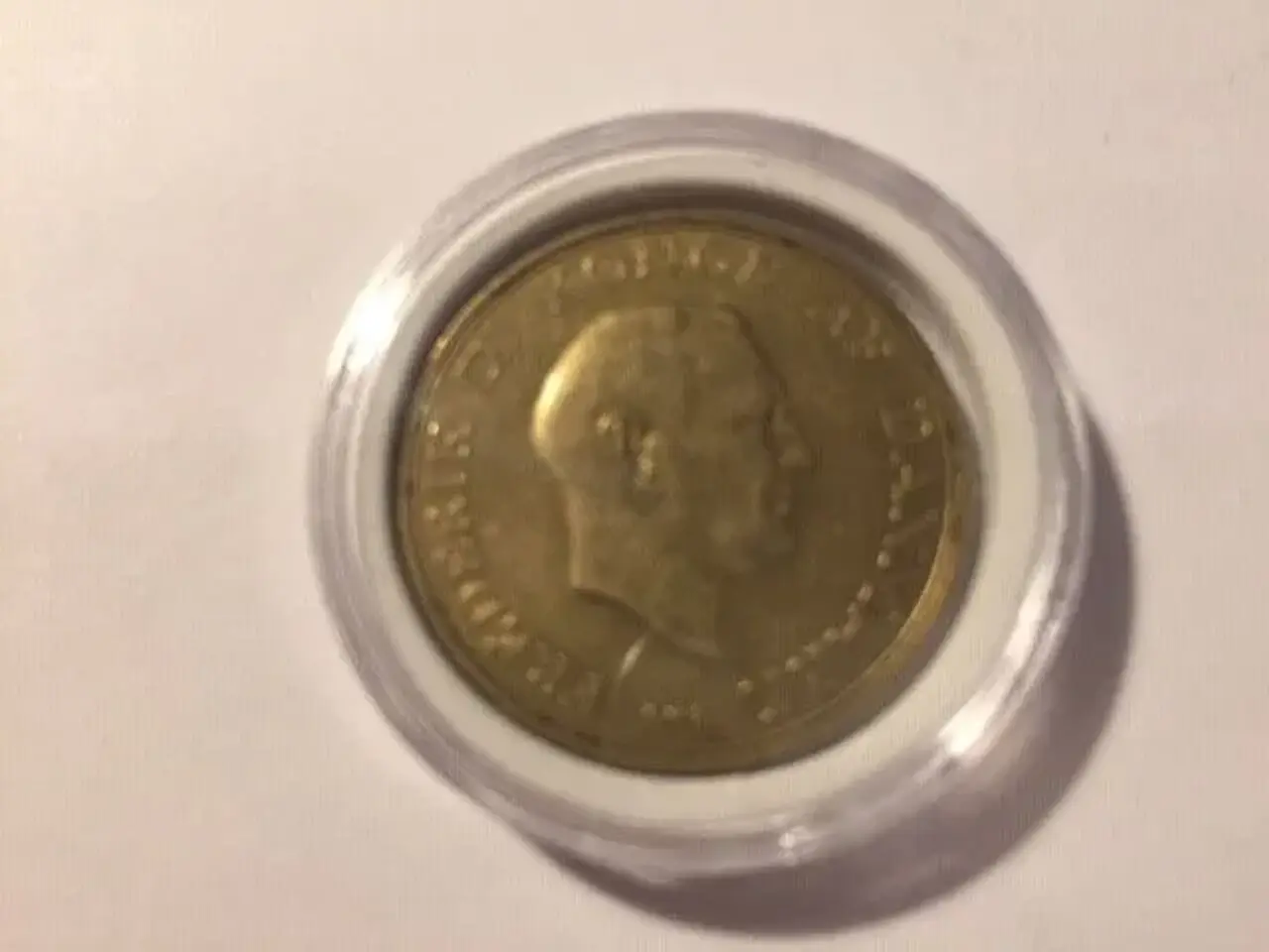 Billede 8 - 50 gule 1 kroner i flot træ æske.