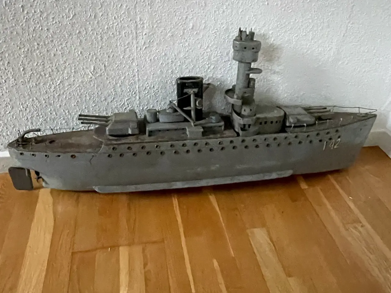 Billede 2 - Model af tysk krydser ( Deutchland)