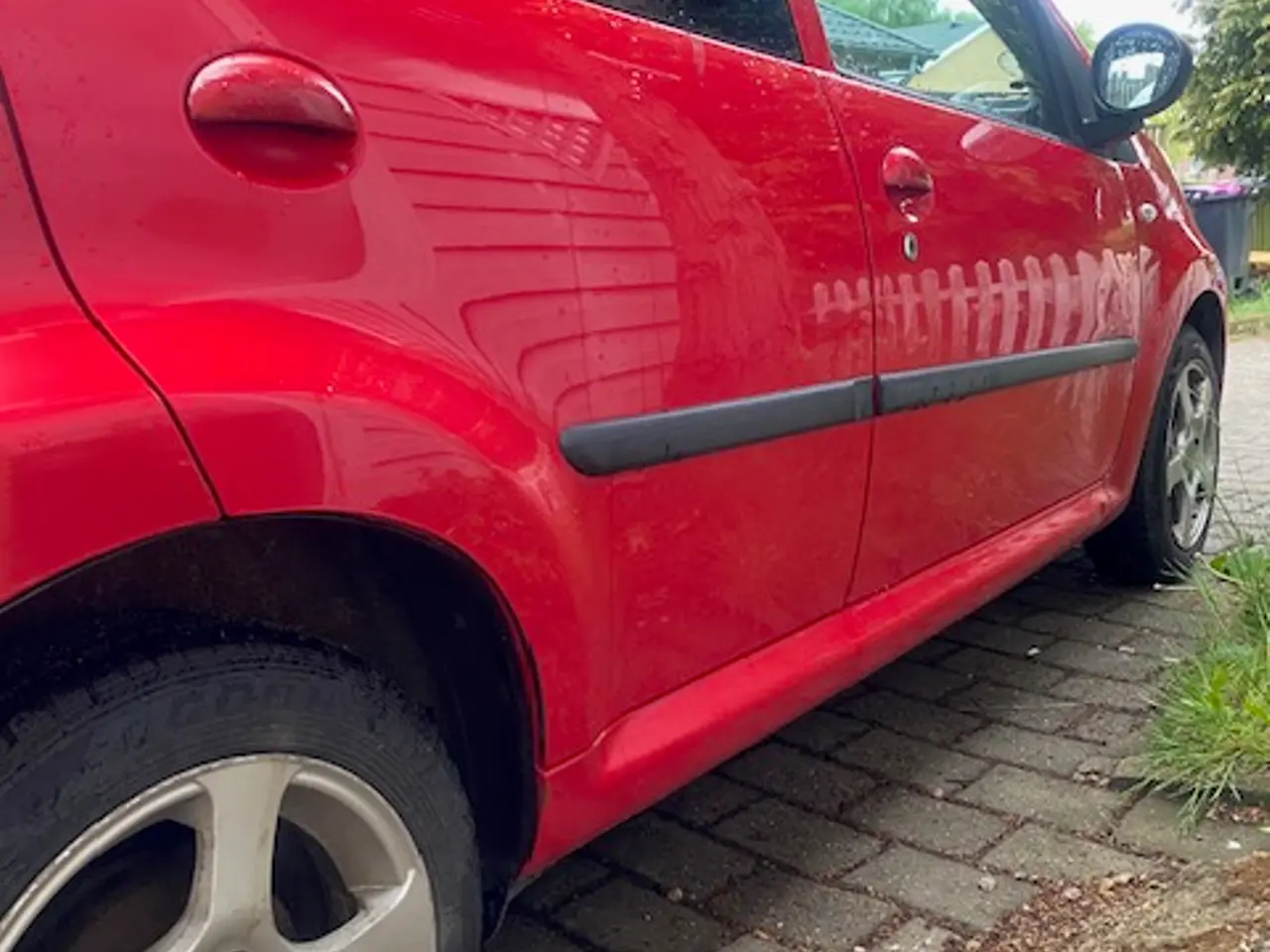 Billede 2 - Fint lille rød Peugeot 107