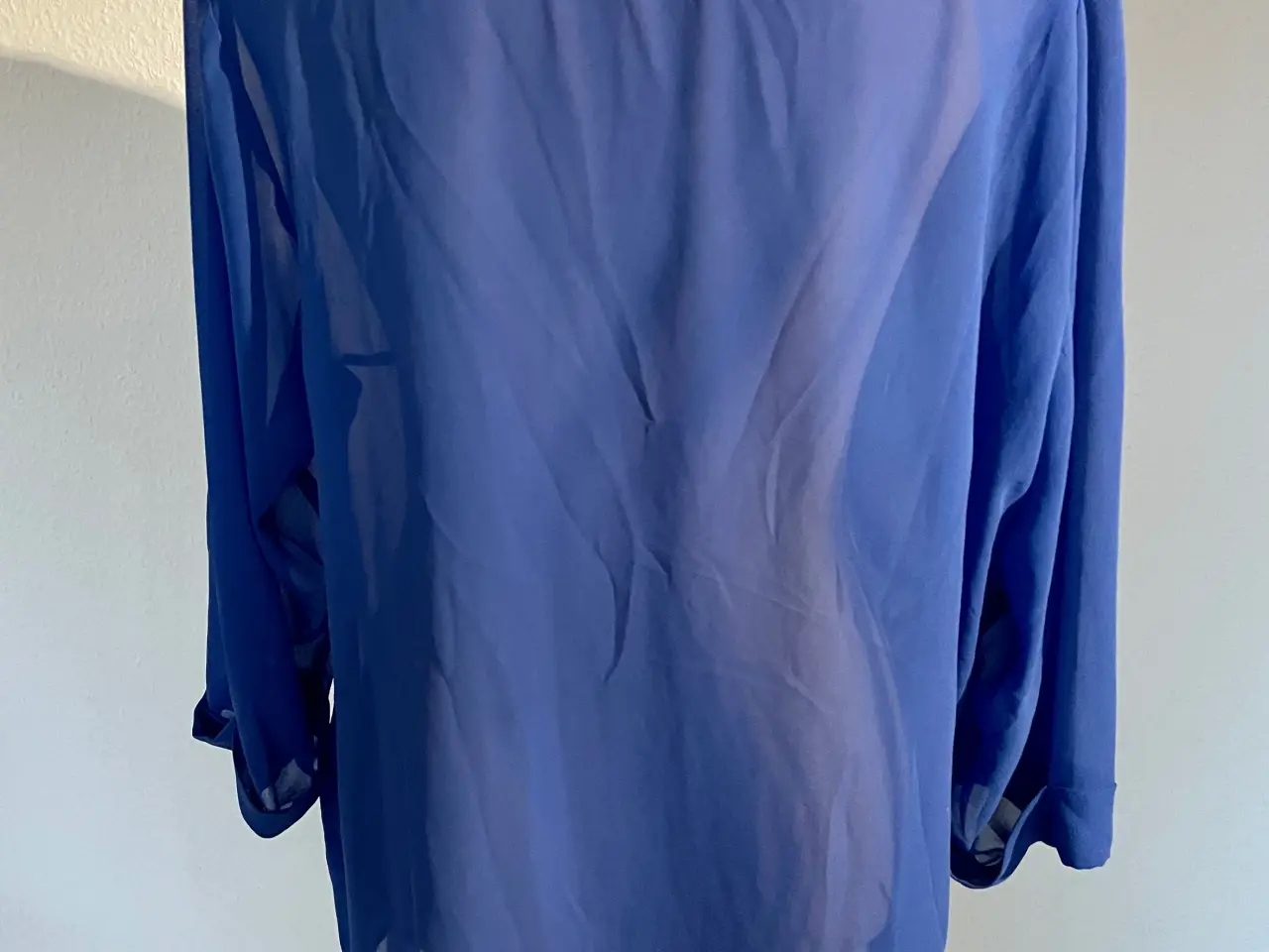Billede 2 - NEDSAT Transparent blå top fra Asos, str. 46