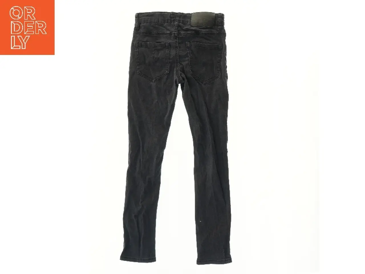 Billede 2 - Jeans med broderet talje fra DNG (str. 104)
