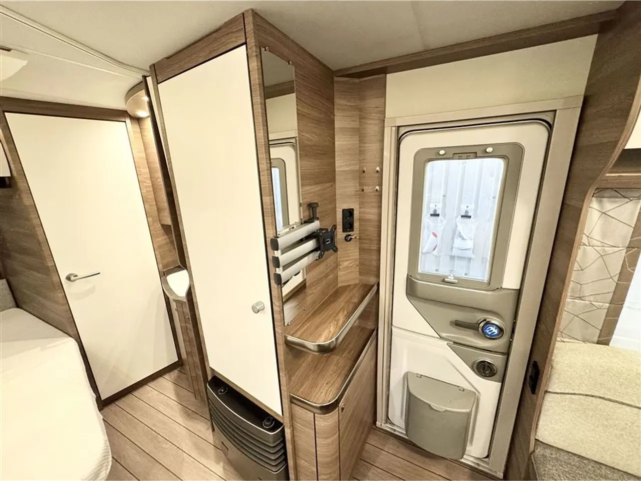 Billede 13 - 2020 - Knaus Sport 450 FU - Silver Selection   Fransk seng-Gulvtemp.-Mover