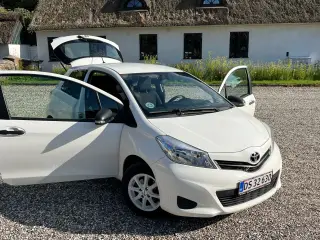 Nedsat! velholdt Toyota Yaris, lavt kilometer tal