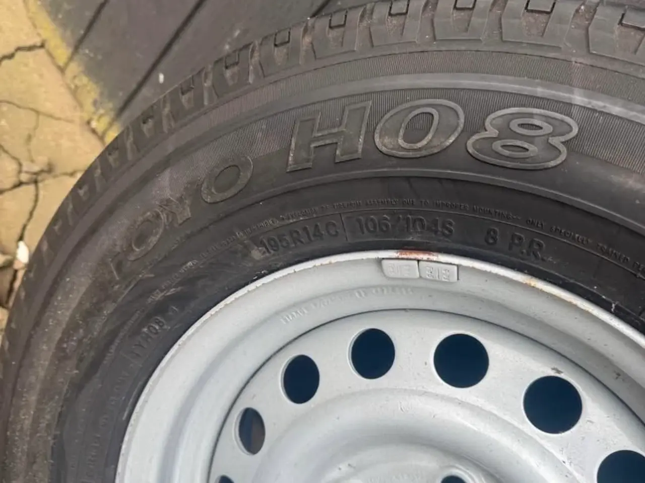 Billede 1 - 1 stk Toyo 195R14C 106/104S