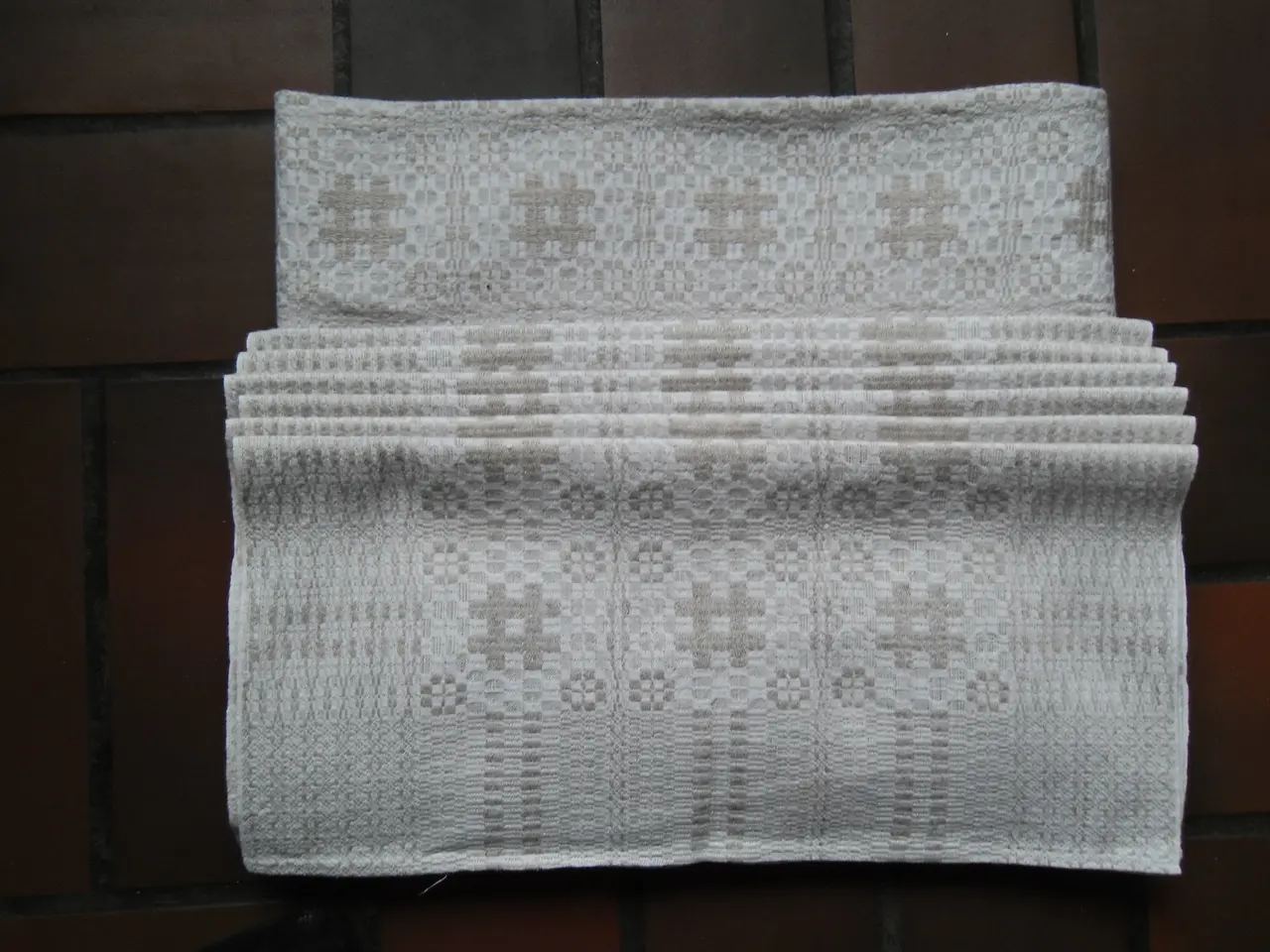 Billede 1 - Damask dug Håndlavet.