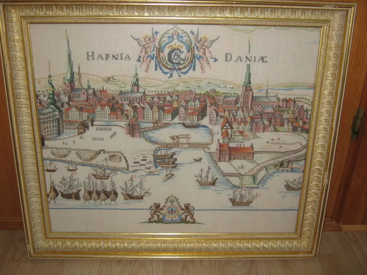 Billede 1 - Billede Hafnia Daniæ broderet korssting