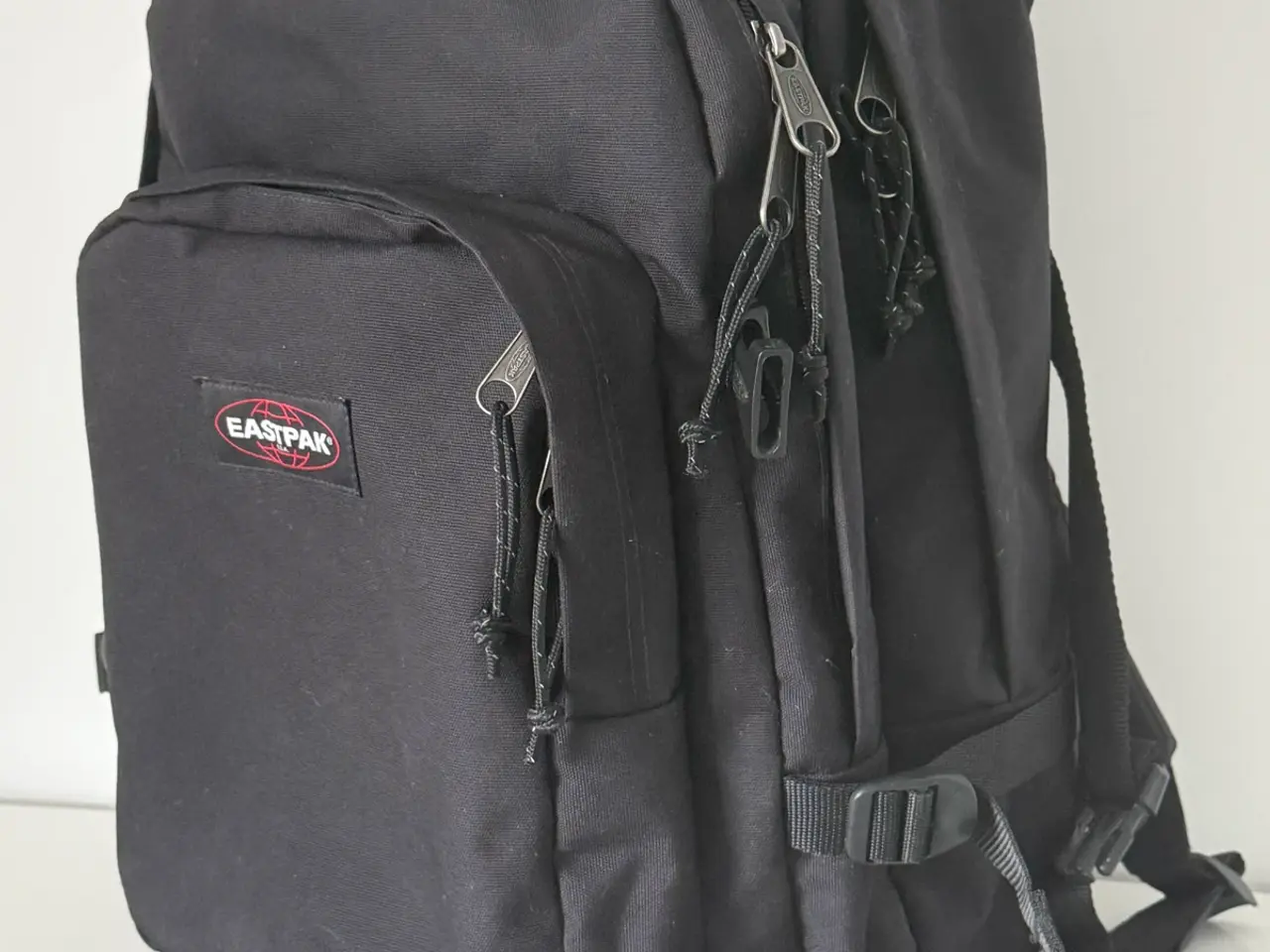Billede 3 - Eastpak Tutor rygsæk 39L-black, som ny!