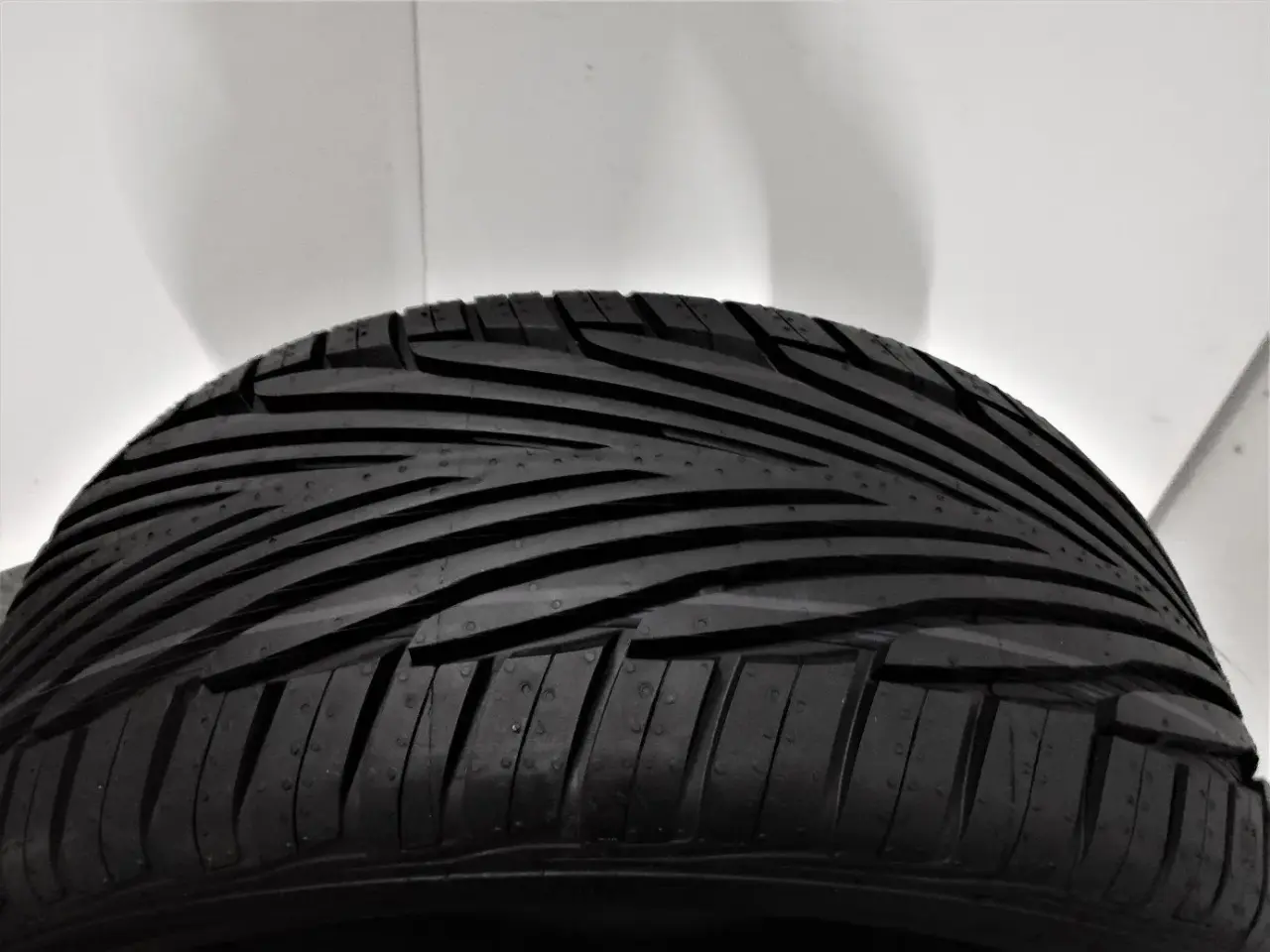 Billede 3 - Dæk: 245/45R17 YXL UniRoyal, sommerdæk