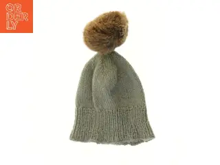 Børnehue i blød merino uld med kvast fra Nørgaard (str. 18x19 cm)