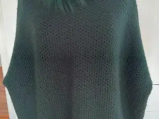 Poncho med pelskrave. Grøn. Uld.