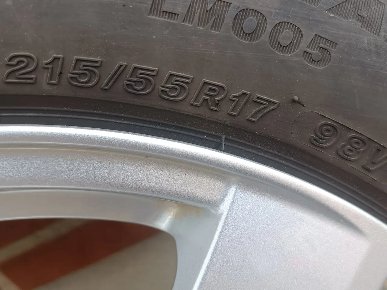Billede 2 - Alufælge med vinterdæk, VW Passat gte årg. 2019
