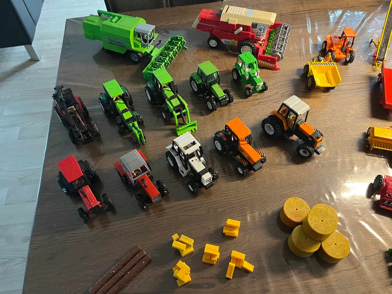 Billede 1 - Traktor med tilbehør som vist på billeder
