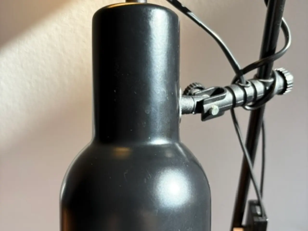 Billede 8 - Gulvlampe med to justerbare spots i sort