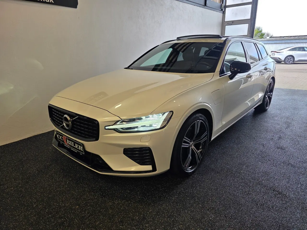 Billede 2 - Volvo V60 2,0 T8 ReCharge R-Design aut. AWD
