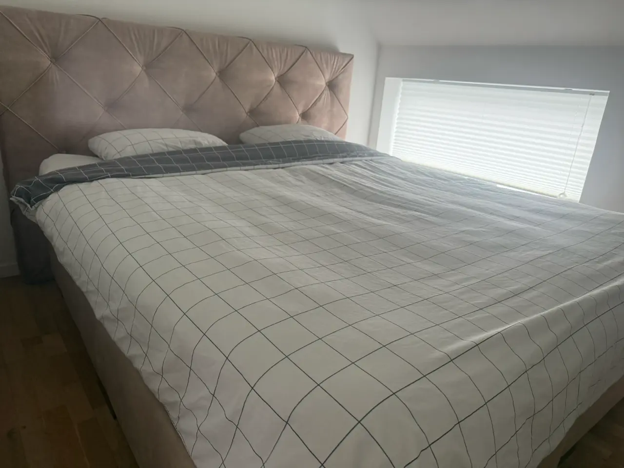 Billede 5 - PRIS: 7.000 kr i alt.Seng top-madra+opbevaringbox