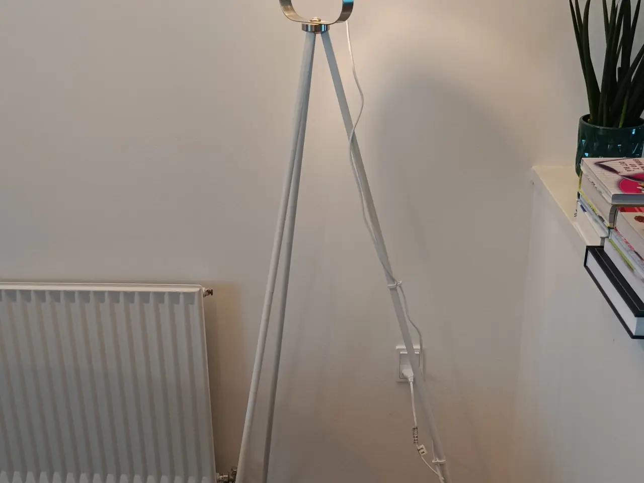 Billede 1 - Gulvlampe Nordlux, model Largo, hvid lak