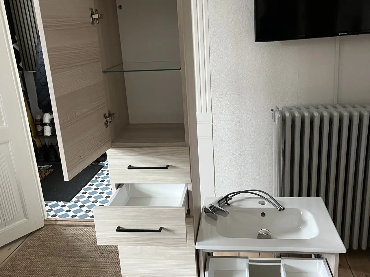 Billede 4 - Badeværelses skabs sæt 