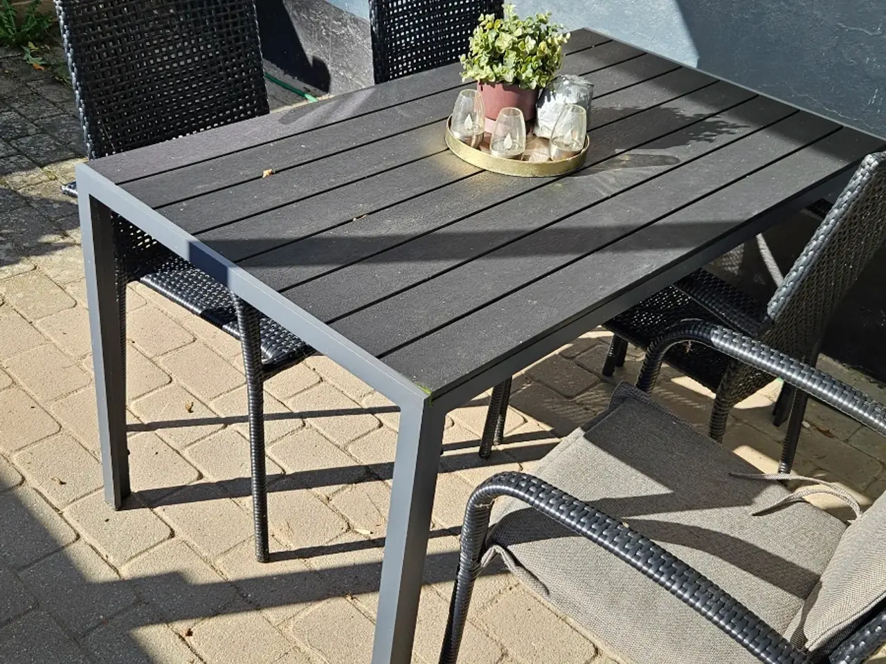 Billede 3 - Havebord og 4 stole mm 