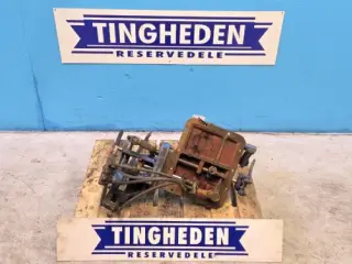 Ford 8210 Dæksel E4NN7488AA