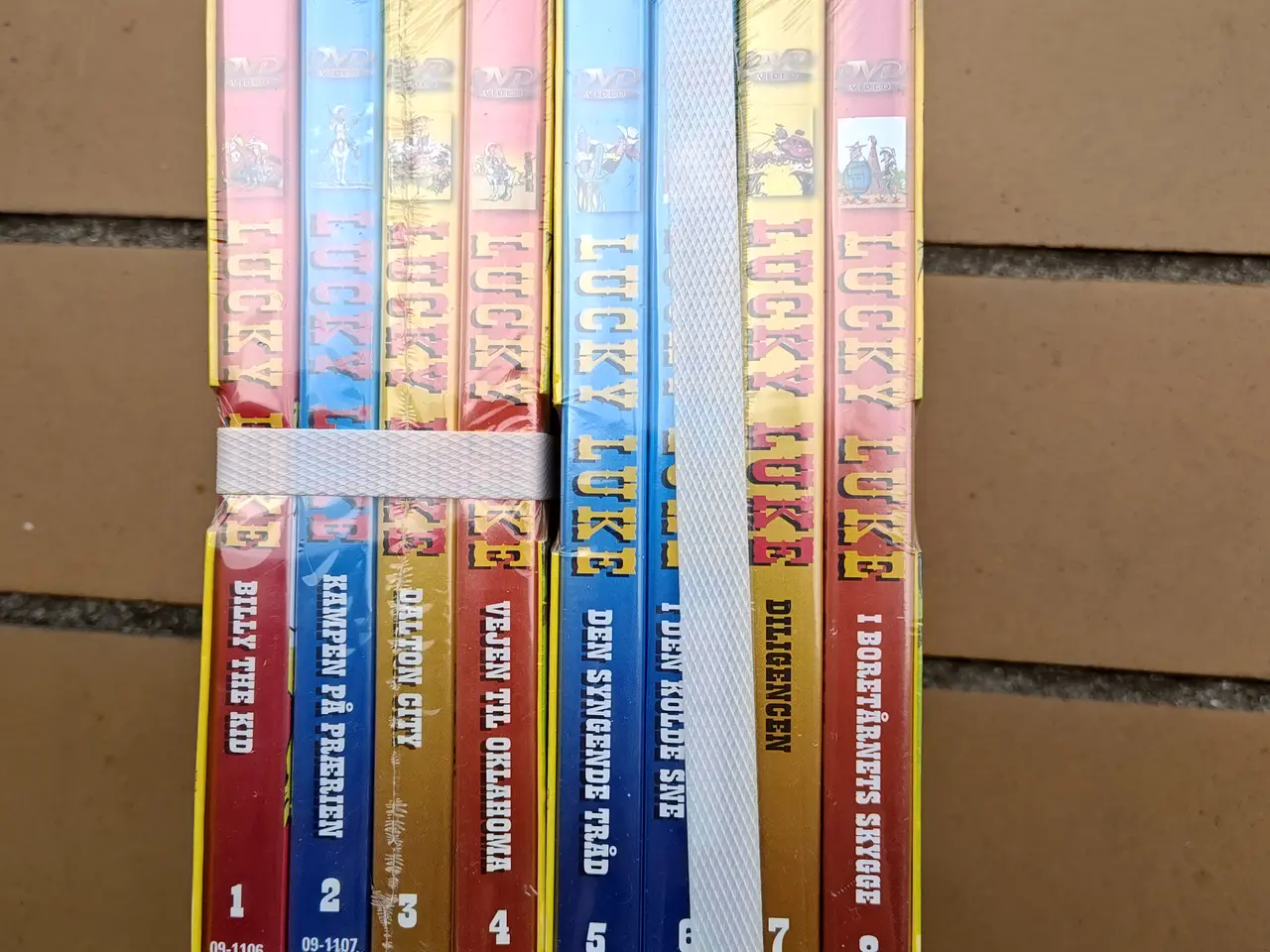 Billede 1 - 2 stk Lucky Luke Boks sæt med Lucky Luke 1-8