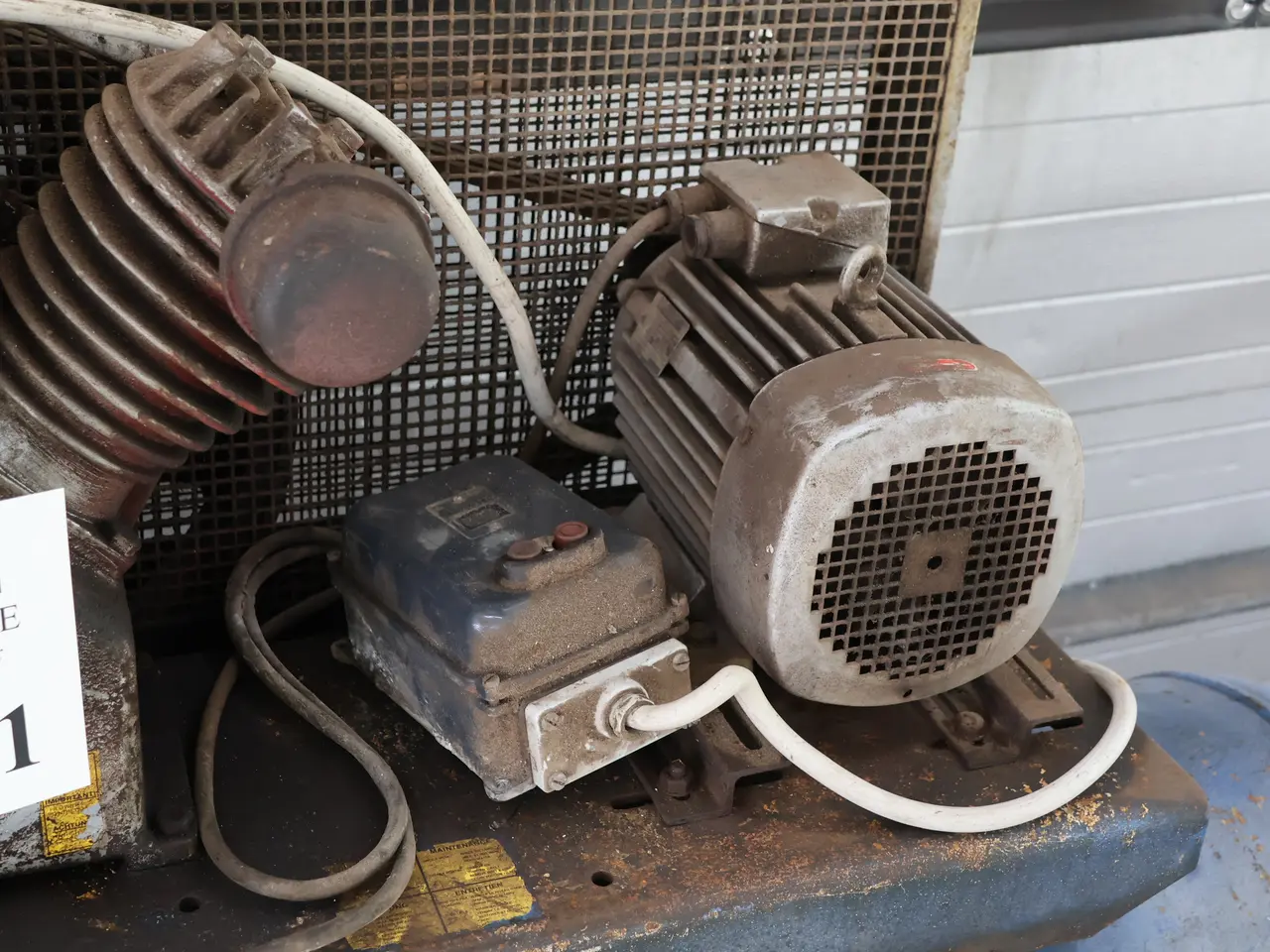 Billede 5 -  Stenhøj kompressor, 2 cylinder, 300L tank