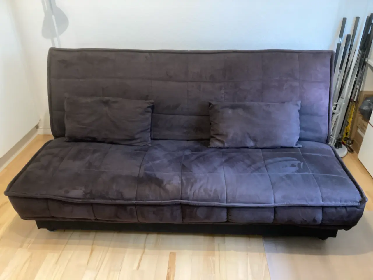 Billede 4 - sofa. /. Sovesofa med ryg som alm sofa 