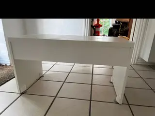 IKEA Småstad bord sælges. 
