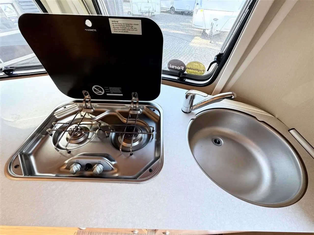 Billede 11 - 2018 - Hymer Eriba Familia 320 Dobbeltseng-Endesiddegruppe-Mover-Telt
