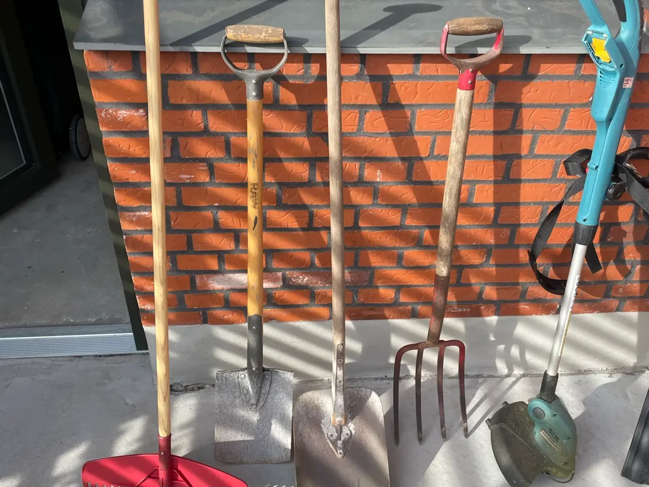 Billede 5 - Massere af haveredskaber