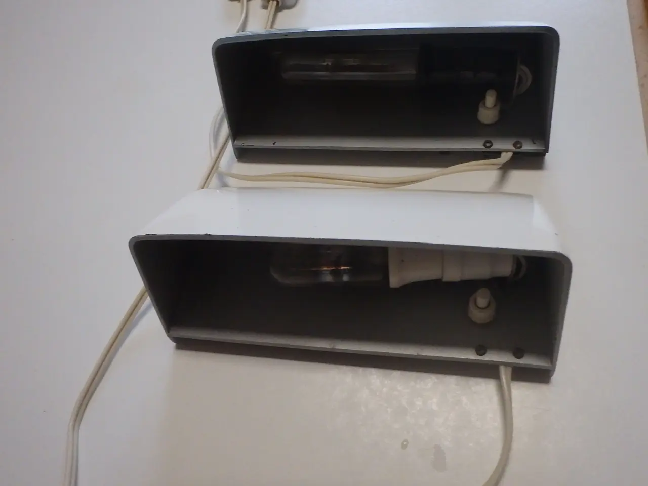 Billede 4 - 2 stk. Retro væg eller sengelampe i pvc eller ABS-